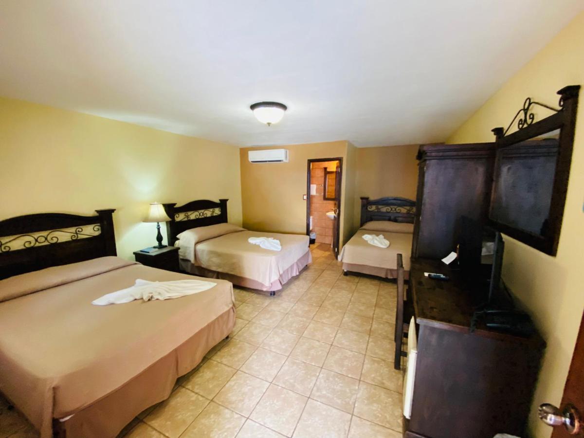 Hotel Puerto Libre Puerto Barrios Eksteriør bilde