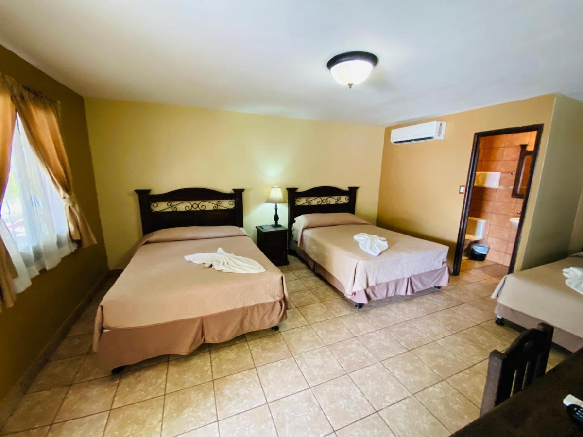 Hotel Puerto Libre Puerto Barrios Eksteriør bilde