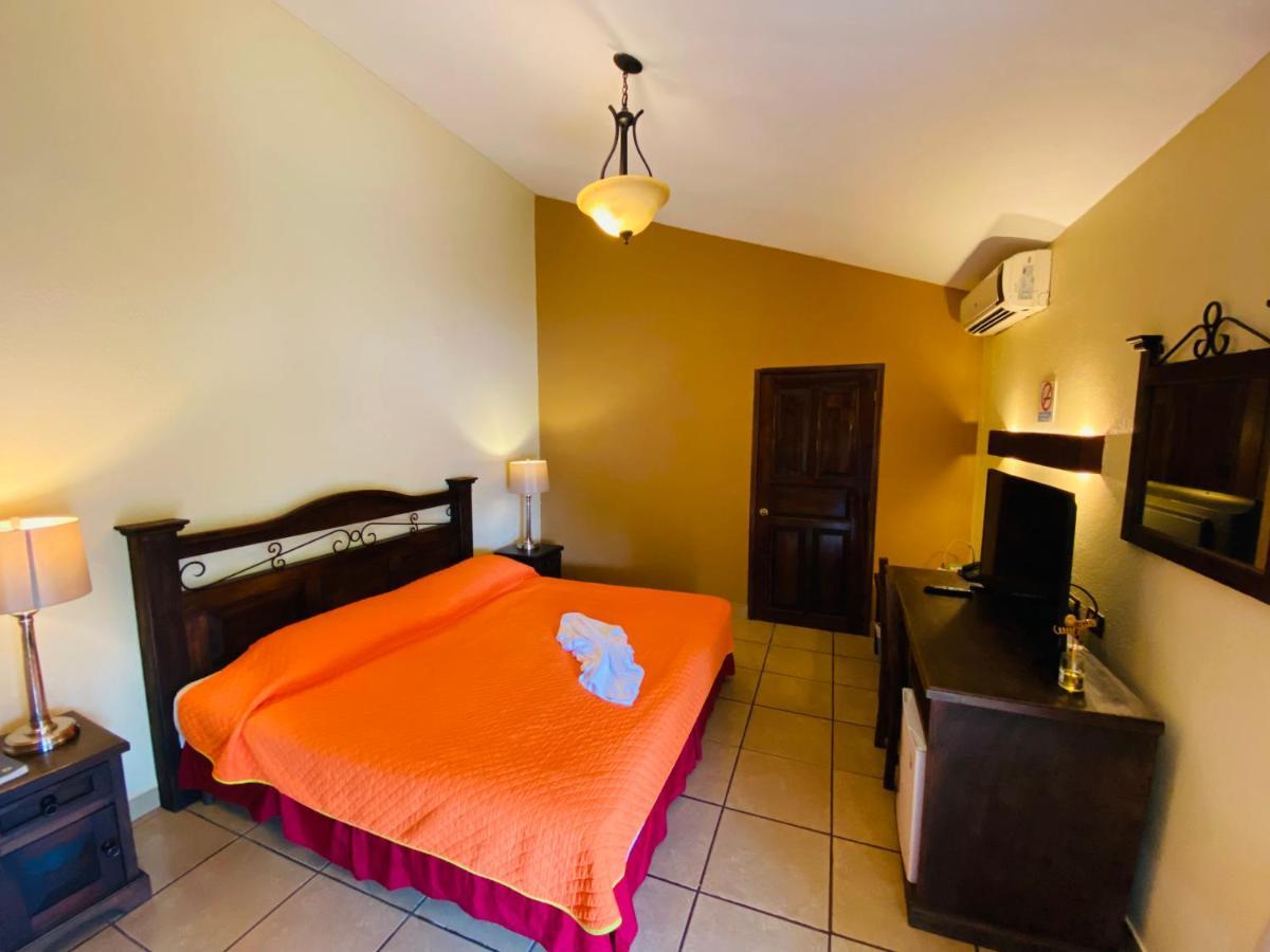 Hotel Puerto Libre Puerto Barrios Eksteriør bilde