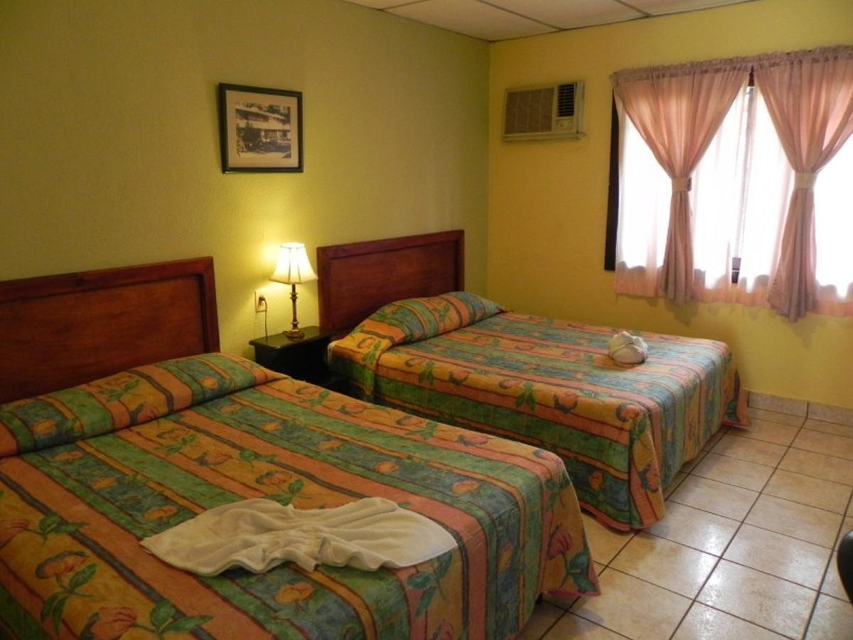 Hotel Puerto Libre Puerto Barrios Eksteriør bilde